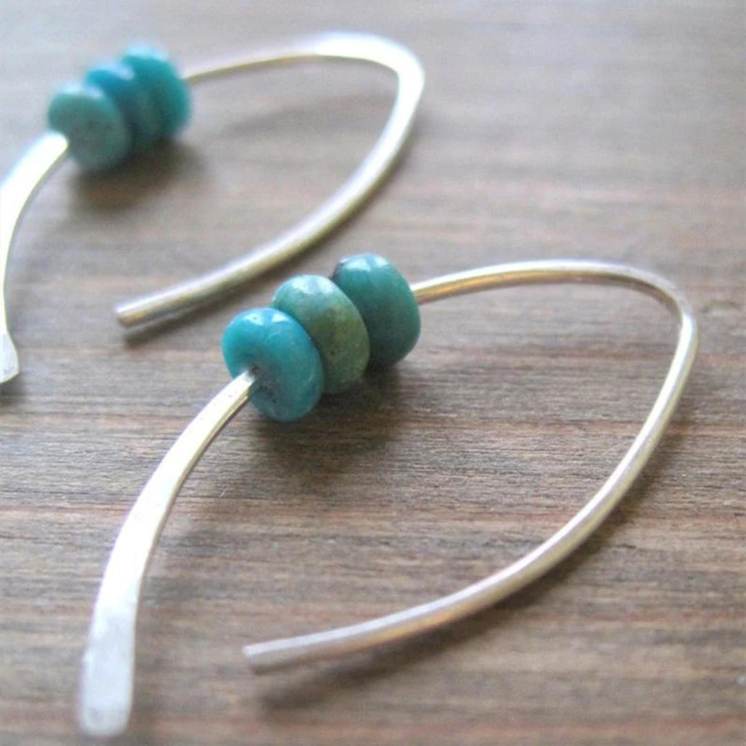 Wunderschöne gewellte Boho-Ohrringe mit strahlenden Türkissteinen aus hochwertigem Sterlingsilber