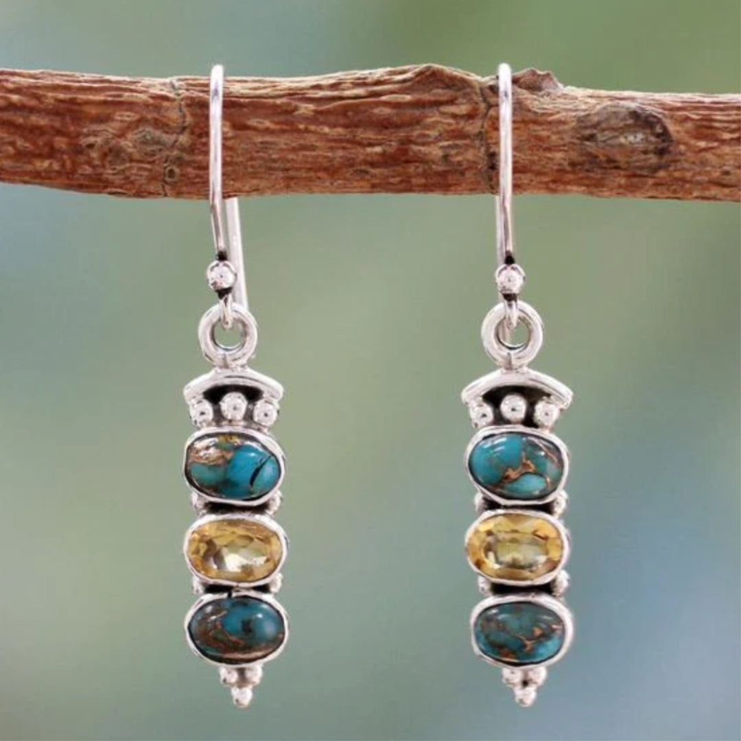 Elegante Silberne Boho-Ohrringe mit funkelndem Opal