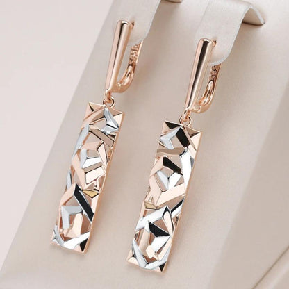 Stylischer rechteckiger Ohrring im edlen Gold-Silber-Design