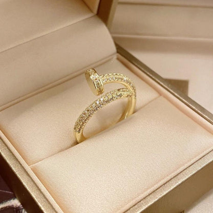 Eleganter, verstellbarer goldplattierter Ring für Stil und Komfort