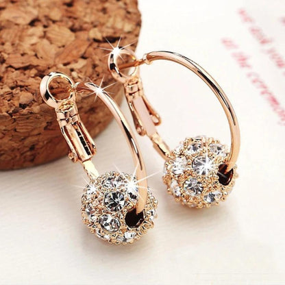 Elegante goldfarbene Kugelohrringe