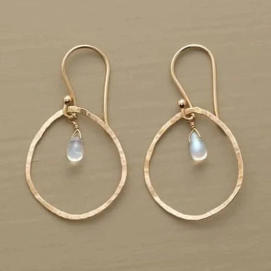 Elegante Vintage-Ohrringe mit strahlendem weißen Kristall in edlem Gold