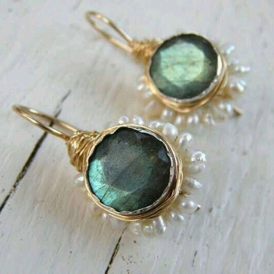 Elegante Vintage Goldohrringe mit grünem Stein