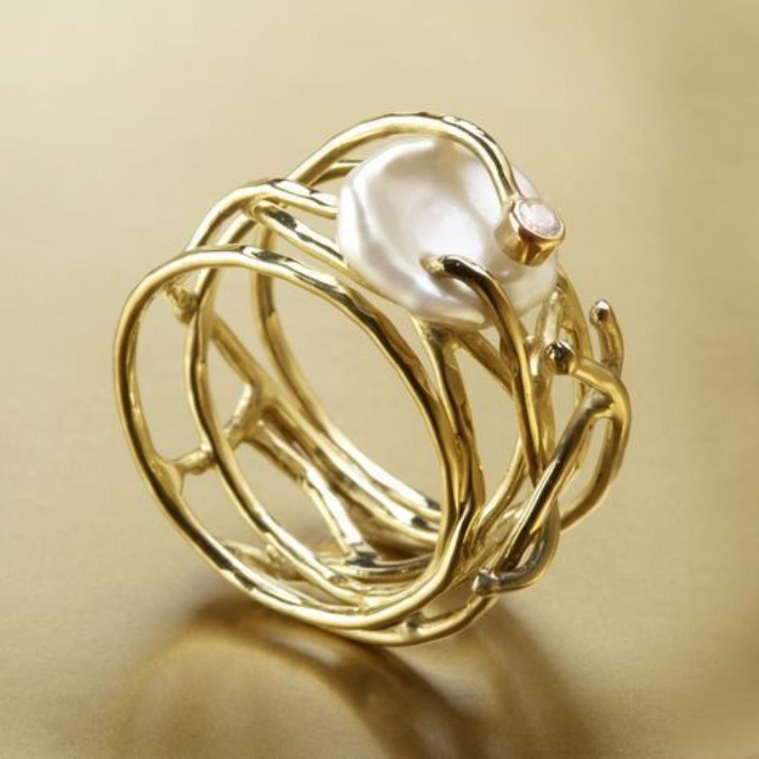 Eleganter Vintage-Goldring mit feinen Perlenakzenten