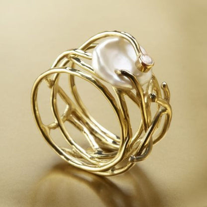 Eleganter Vintage-Goldring mit feinen Perlenakzenten