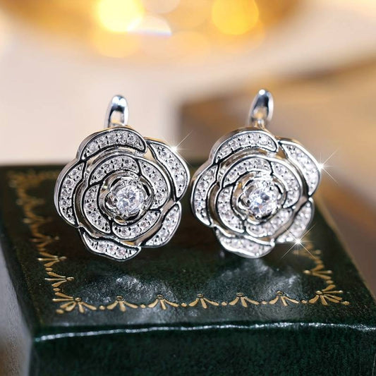 Elegante Sterling-Silber-Blumenohrringe mit funkelndem Glanz