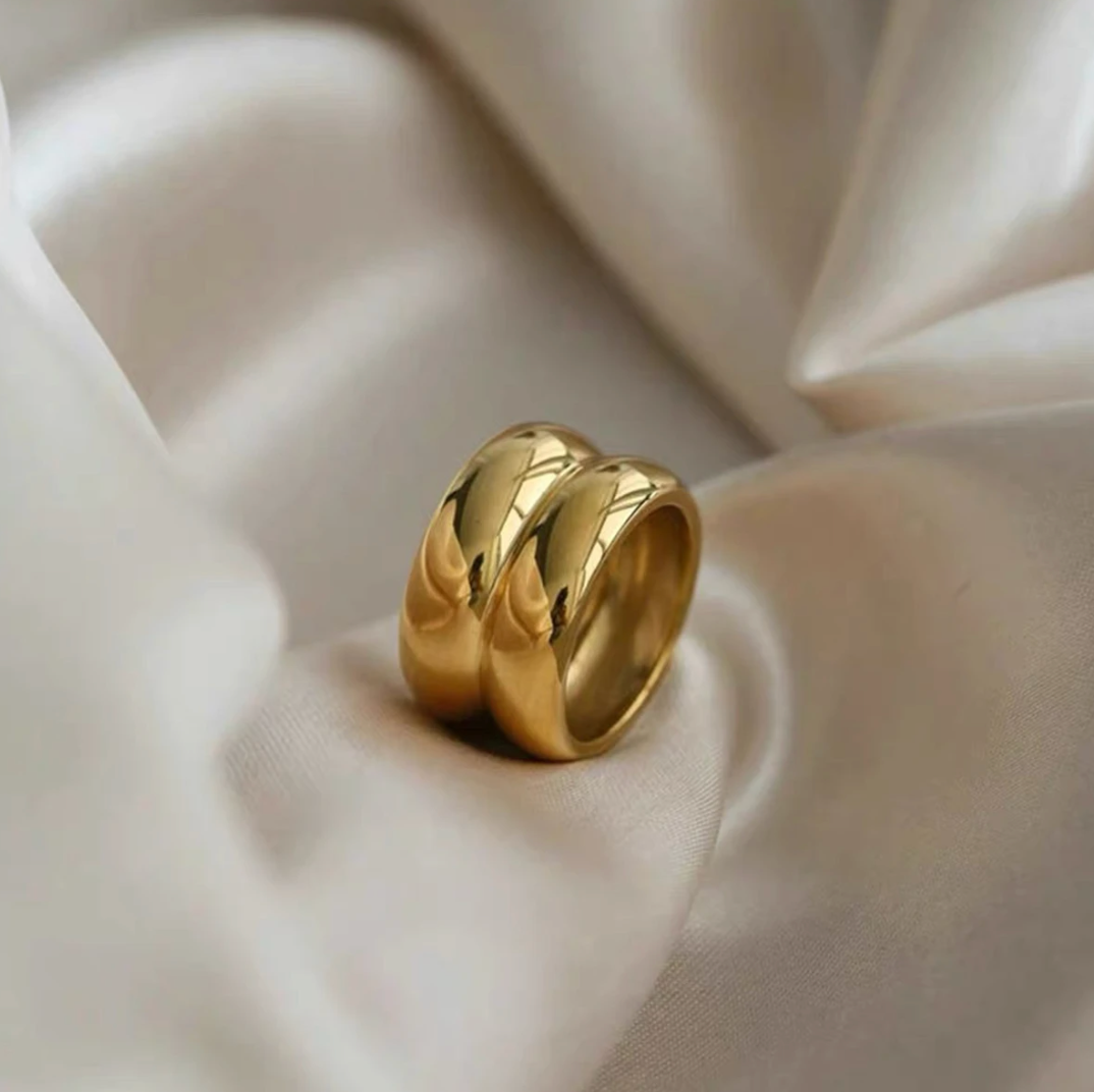 Eleganter doppelter klassischer Ring mit 18 Karat Goldbeschichtung