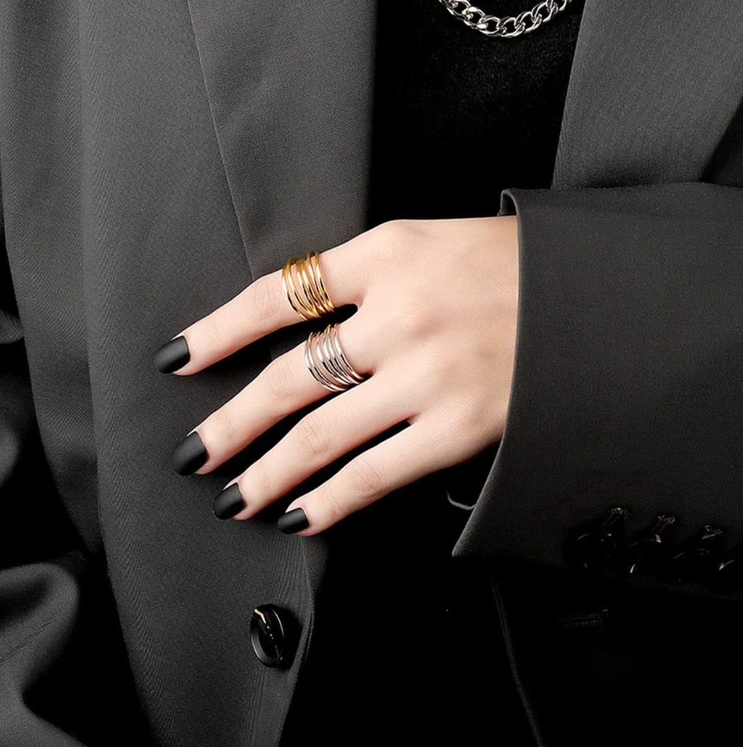 Eleganter 18 Karat vergoldeter Ring im Waldstil