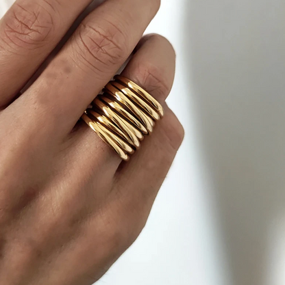 Eleganter Ring aus 18 Karat Vergoldung im stilvollen römischen Design
