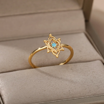 Eleganter antiker Ring aus 18 Karat vergoldetem Schmuck
