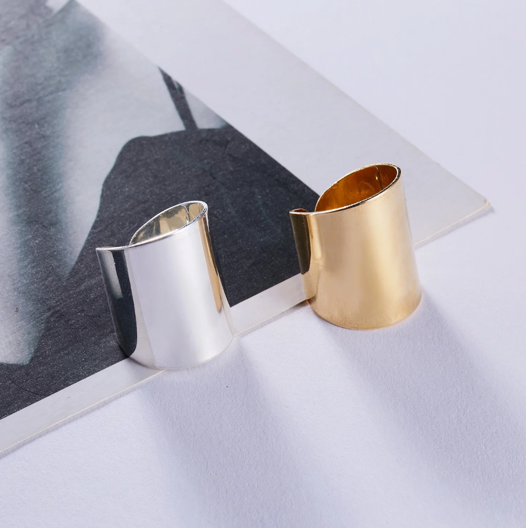 Eleganter 18-Karat vergoldeter ägyptischer Ring in langer Ausführung