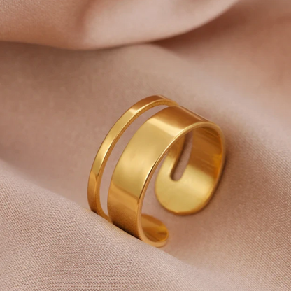 Eleganter 18 Karat goldplattierter Ring mit funkelndem grünem Kristall