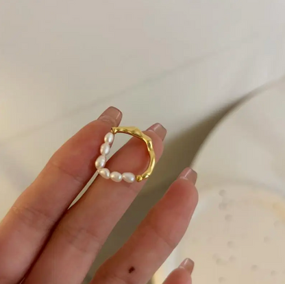 Eleganter 18 Karat vergoldeter Ring mit edlen Kaspischen Meeresperlen