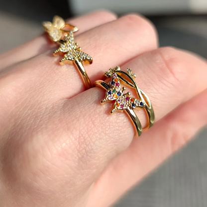 Eleganter verstellbarer Schmetterlingsring mit funkelndem mehrfarbigem Zirkonia, 18 Karat vergoldet