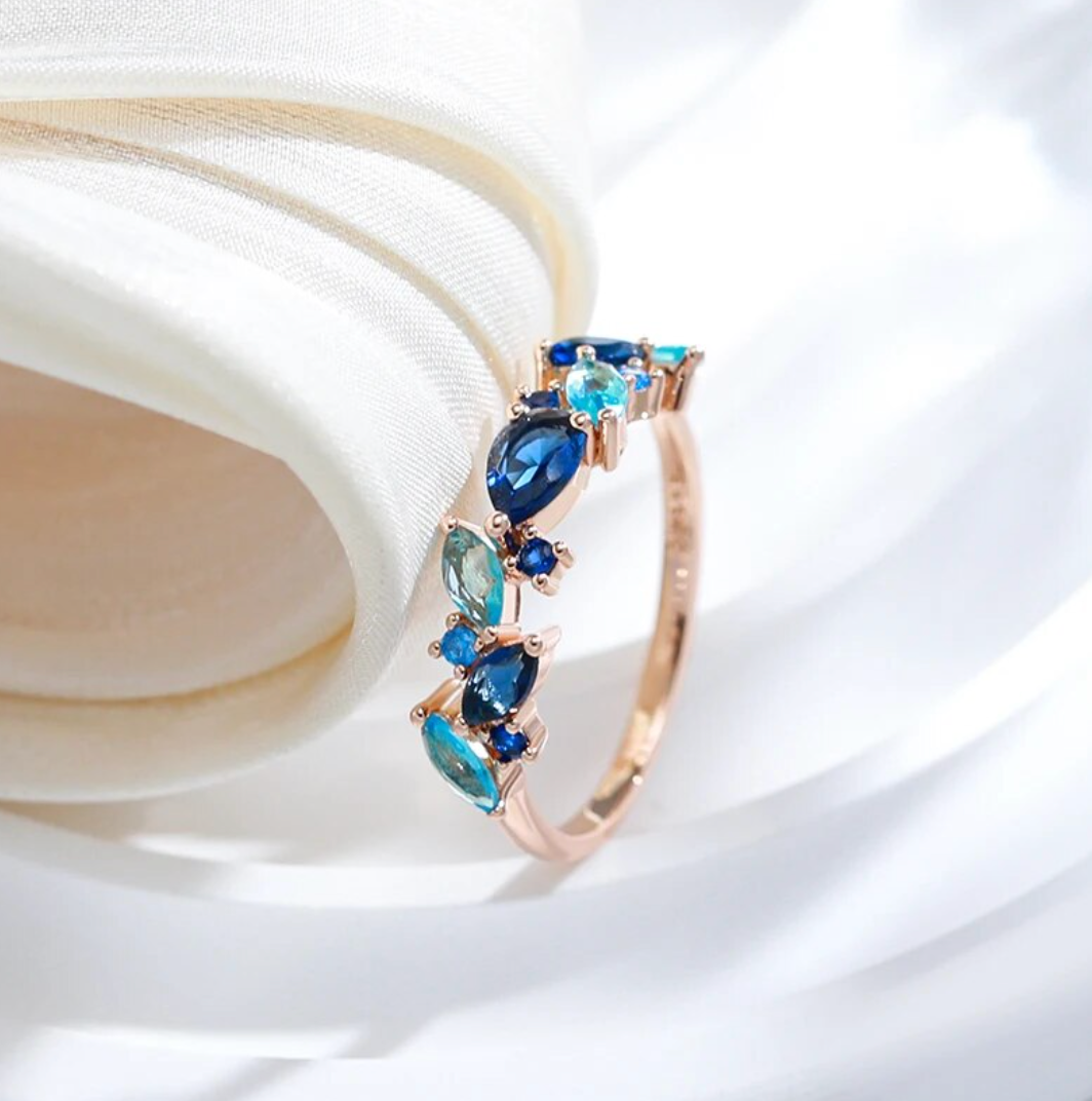 Elegantes Set aus Meerestränen in edlem 18 Karat Roségoldoxid-Design