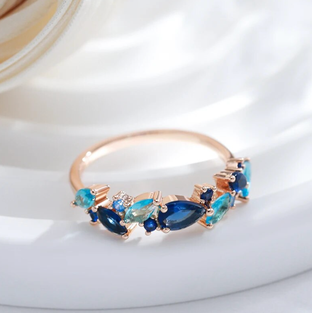 Elegantes Set aus Meerestränen in edlem 18 Karat Roségoldoxid-Design