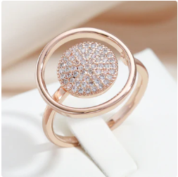 Eleganter verstellbarer Ring mit funkelndem Zirkonia in edlem 18K Roségold-Design