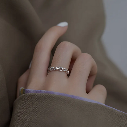 Herzverzierter Ring aus hochwertigem 925er Sterlingsilber