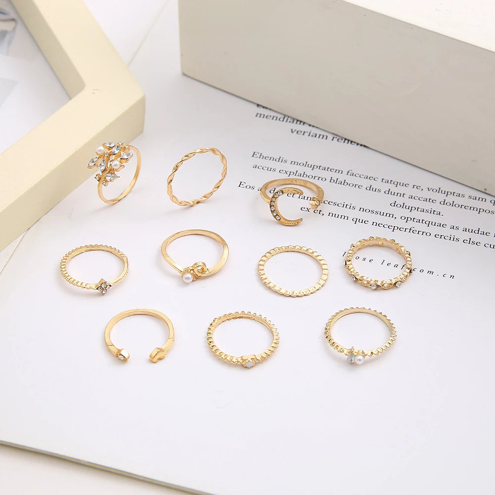Set von 10 exquisiten böhmischen silbernen und vergoldeten Ringen