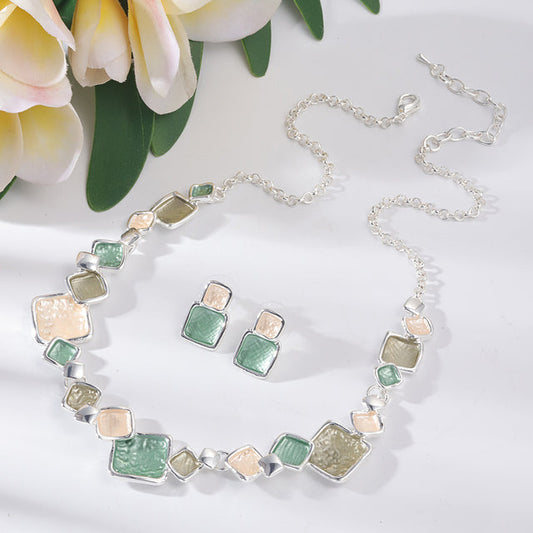Elegante grüne geometrische Halskette