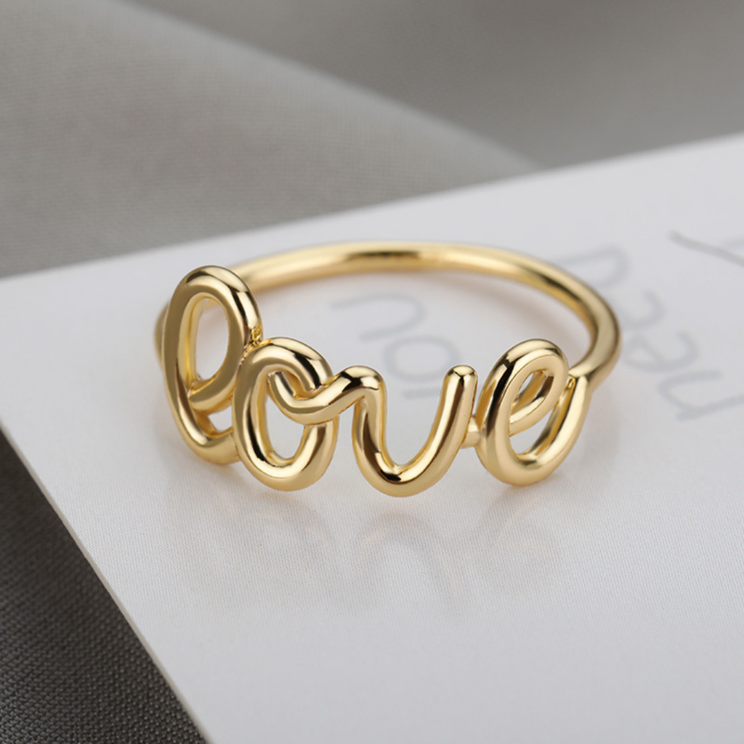Eleganter LOVE Ring mit 18K Goldverarbeitung