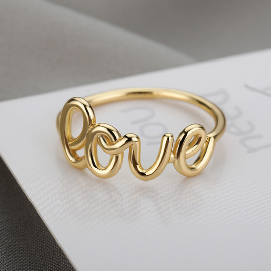 Eleganter LOVE Ring mit 18K Goldverarbeitung