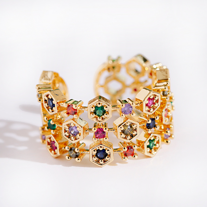 Eleganter verstellbarer Ring aus 18K Gold mit funkelnden bunten Zirkonsteinen