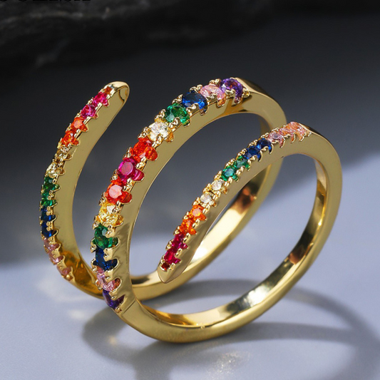 Eleganter verstellbarer Spiralring aus 18K Gold mit funkelnden Zirkonia-Steinen
