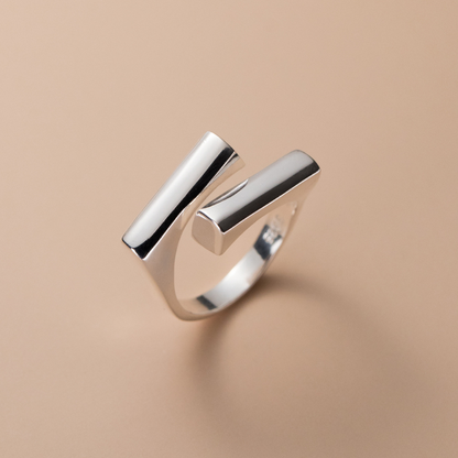 Eleganter, modernistischer Ring aus hochwertigem 925er Sterlingsilber