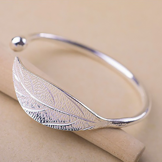 Delicate Adjustable Leaf-Shaped Engraved Ring
