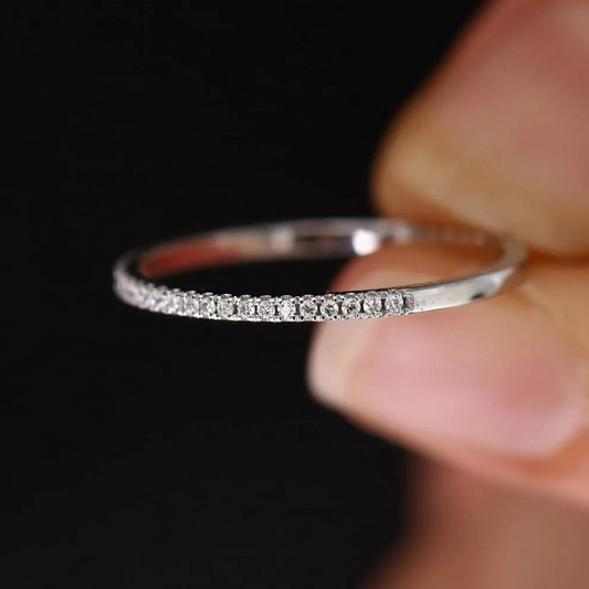 Eleganter verstellbarer 925 Sterling Silberring mit glitzernden Zirkoniasteinen