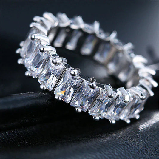Eleganter Zirkonia-Ring in edlem Gold und Silber