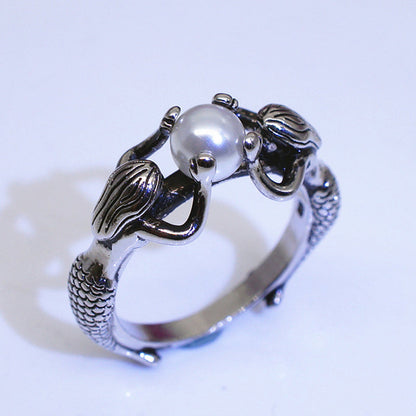 Silberner Meerjungfrau-Ring mit eleganten Perlenakzenten