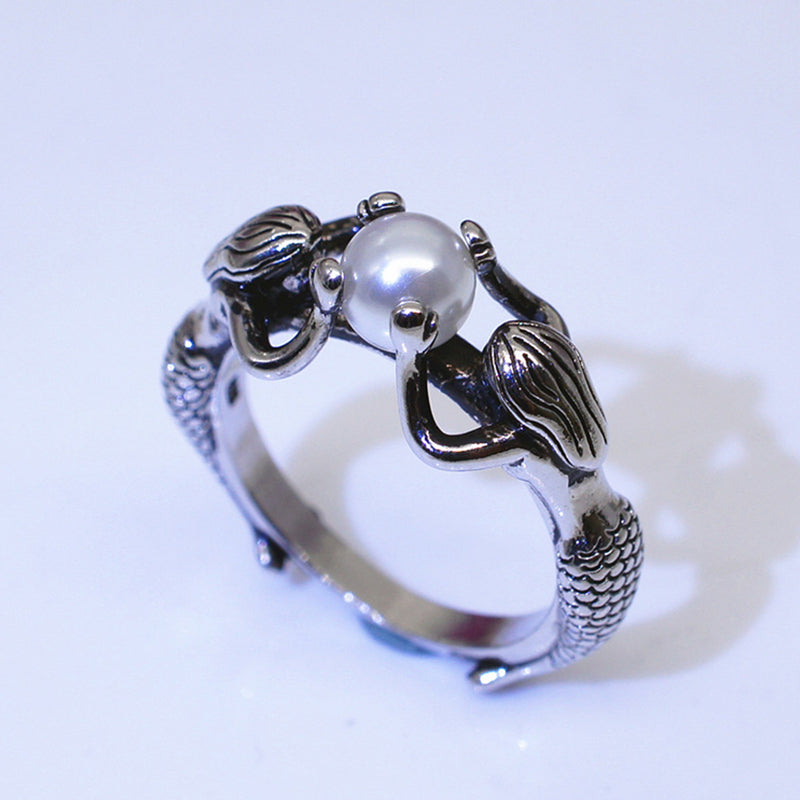 Silberner Meerjungfrau-Ring mit eleganten Perlenakzenten