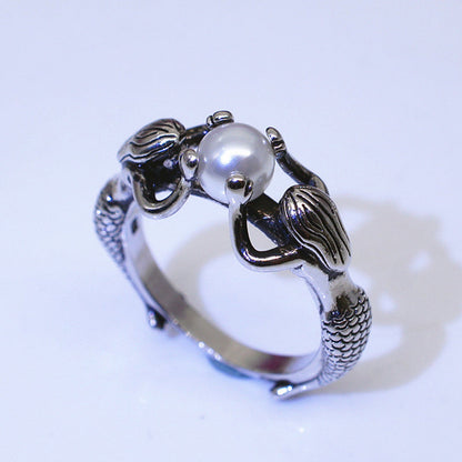 Silberner Meerjungfrau-Ring mit eleganten Perlenakzenten