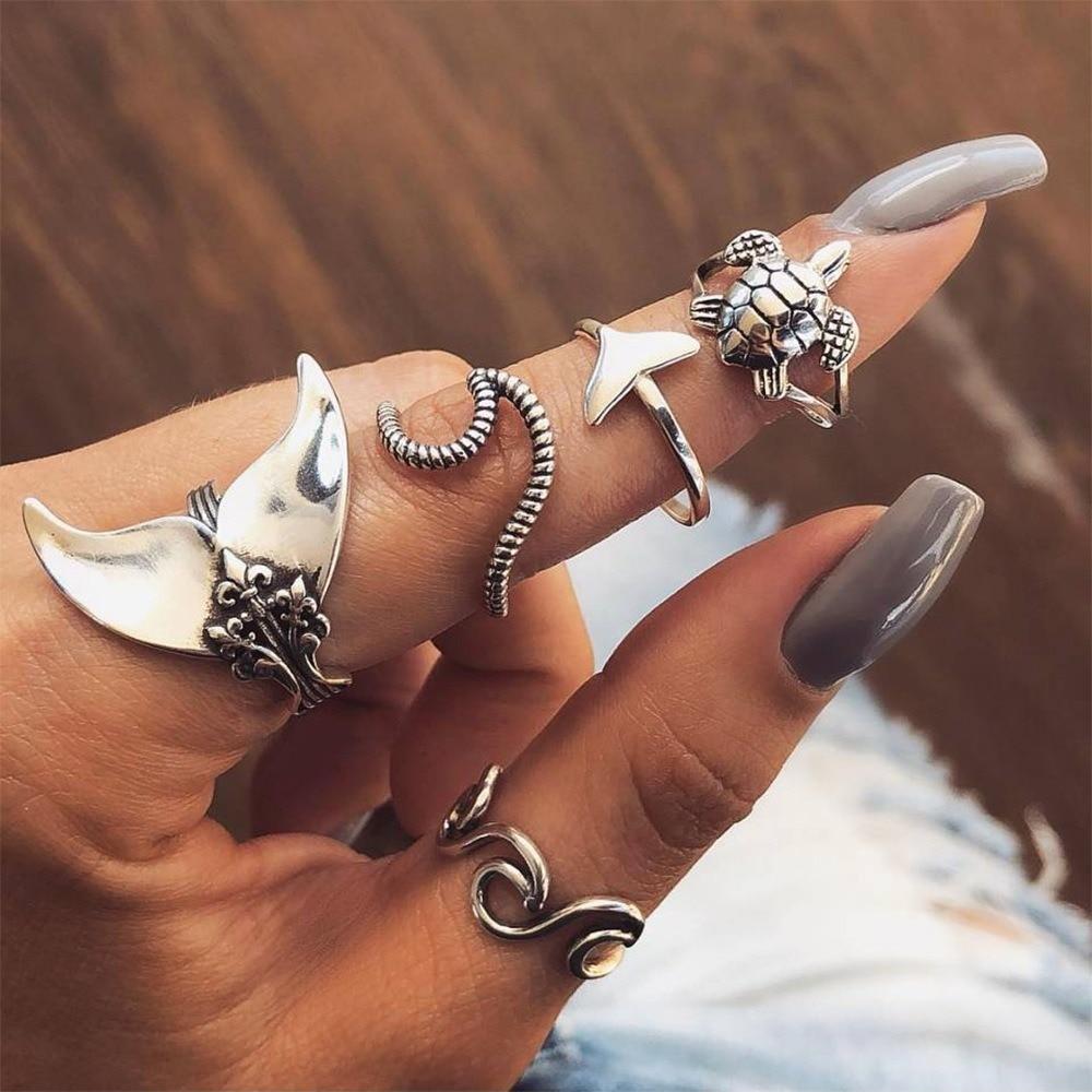 Set aus 5 antik-silbernen Ringen im Meeresthema