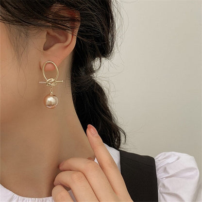 Elegante Goldohrringe mit Perlenschleifen