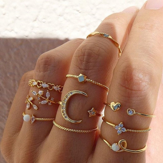 Set von 10 exquisiten böhmischen silbernen und vergoldeten Ringen