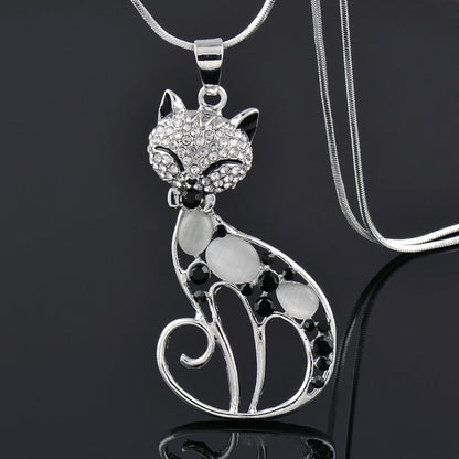 NAYA – Elegante Katzen-Liebe Halskette aus 925er Silber mit funkelnden Zirkonia für stilsichere Damen