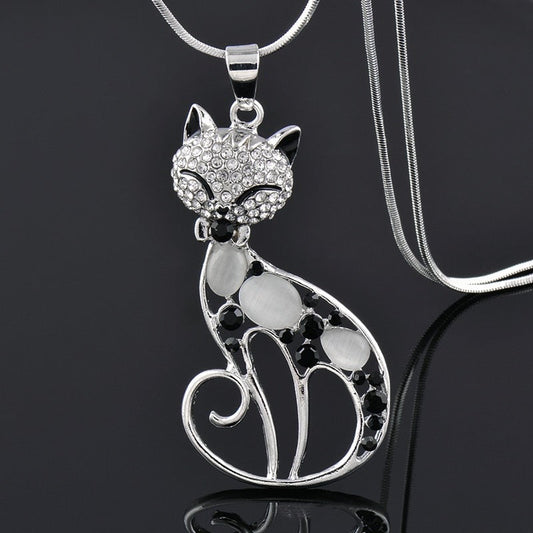 NAYA – Elegante Katzen-Liebe Halskette aus 925er Silber mit funkelnden Zirkonia für stilsichere Damen