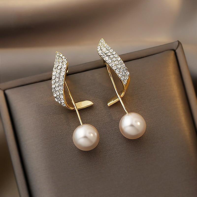 Elegante Gold-Perlenohrringe für strahlenden Glamour