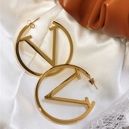 Stylische Gold Punk Ohrringe für einen mutigen Look