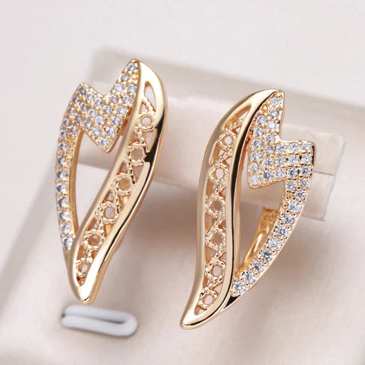 Exquisite Goldohrringe mit funkelnden Zirkonias