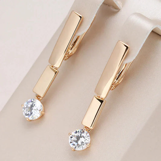 Elegante Goldohrringe mit funkelnden Zirkonia-Steinen