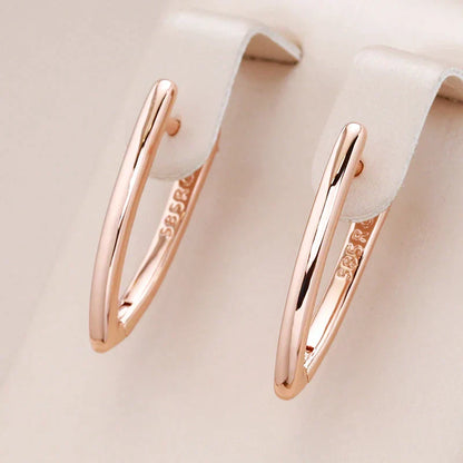 Elegante goldene Spitzen-Ohrstecker