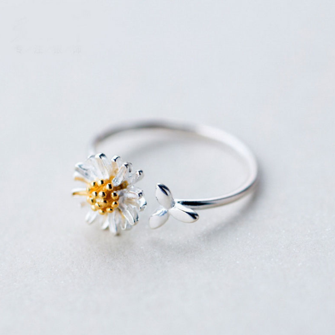 Eleganter verstellbarer Ring aus 925er Sterlingsilber mit handgemalten, bezaubernden Wiesengänseblümchen