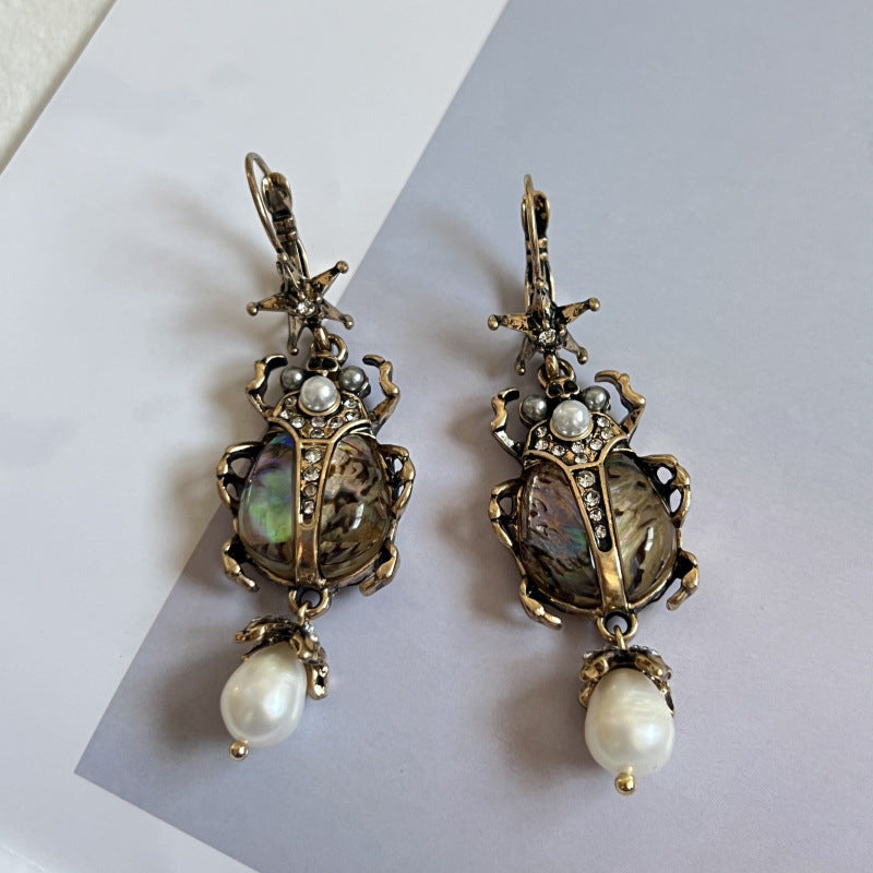 Elegante Vintage Käfer-Ohrringe mit funkelnden Perlen