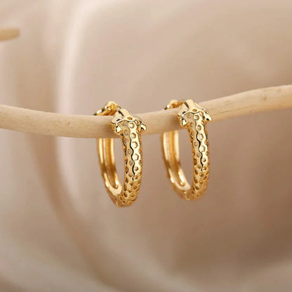 Elegante Minimalistische Goldschlangen-Ohrringe für zeitlosen Stil