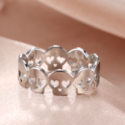 Eleganter hypoallergener Totenkopfring aus 925 Sterling Silber für stilvolle Halloween-Looks