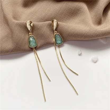Elegante Goldohrringe mit strahlendem Türkisstein
